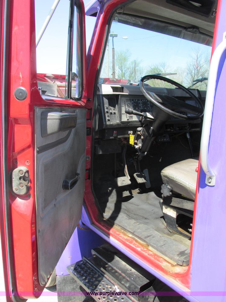 image for item K5010 1996 International 4700 tow truck
