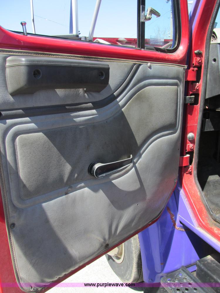 image for item K5010 1996 International 4700 tow truck