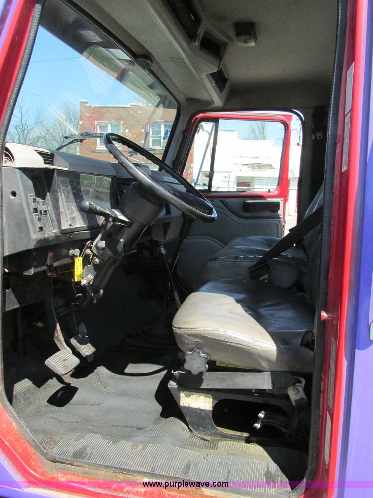 image for item K5010 1996 International 4700 tow truck