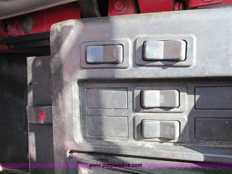 image for item K5010 1996 International 4700 tow truck