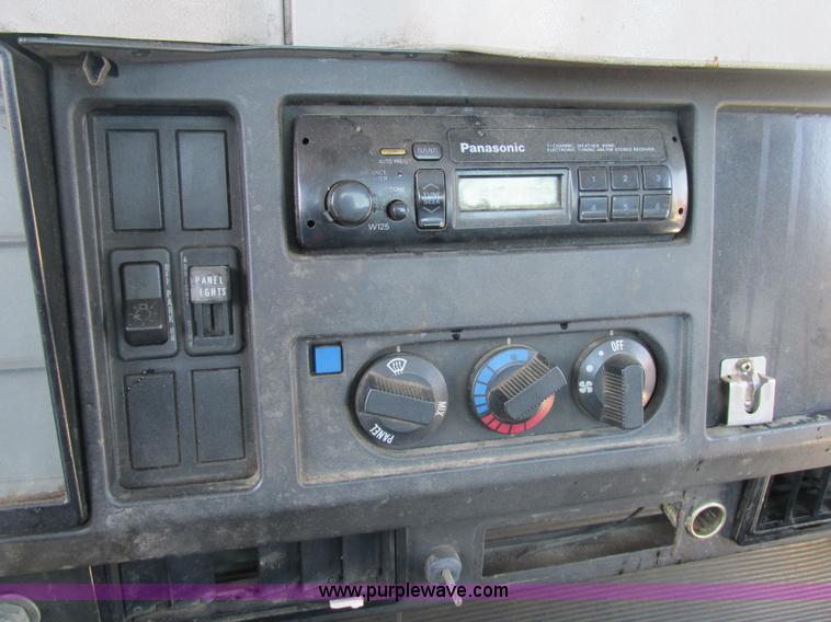 image for item K5010 1996 International 4700 tow truck