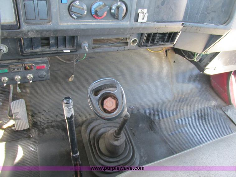 image for item K5010 1996 International 4700 tow truck