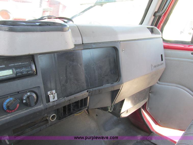 image for item K5010 1996 International 4700 tow truck