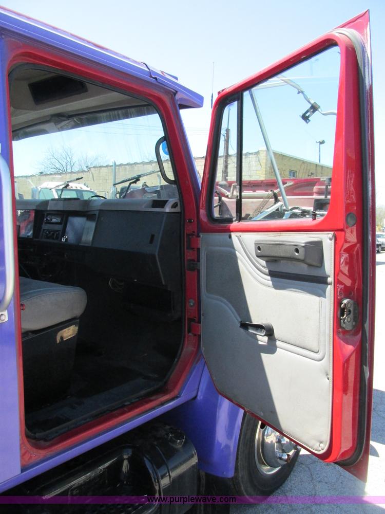 image for item K5010 1996 International 4700 tow truck