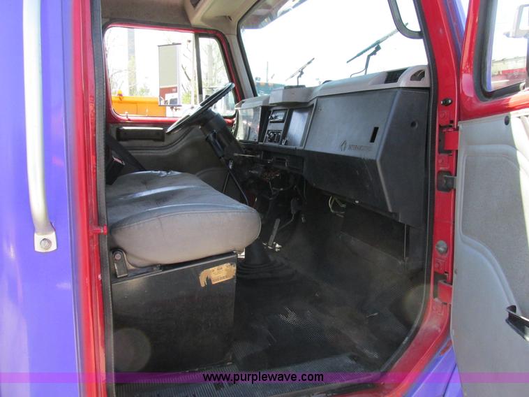 image for item K5010 1996 International 4700 tow truck
