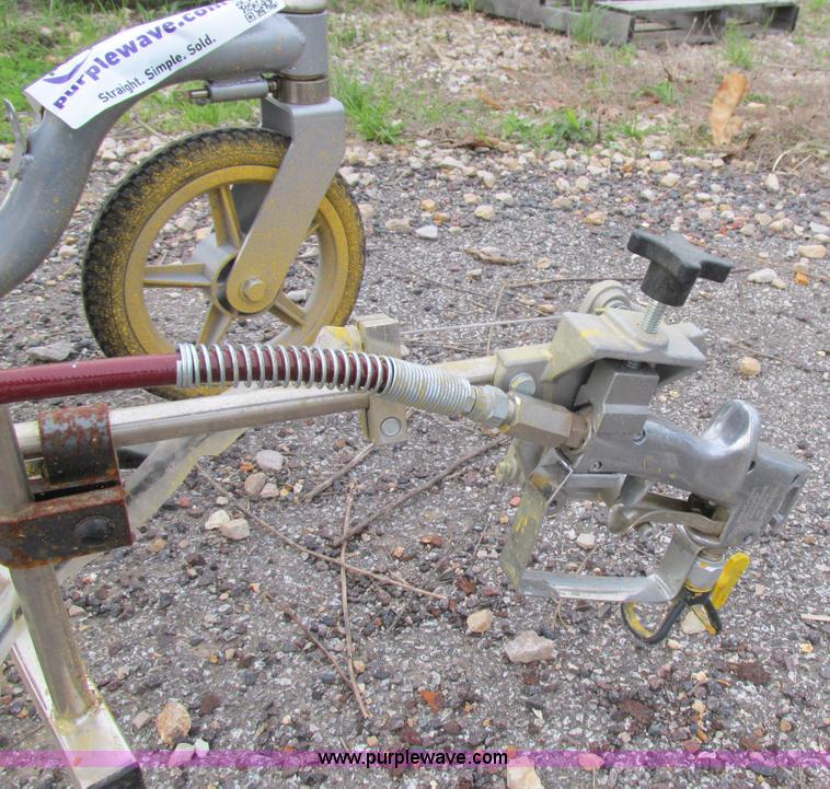 image for item K5012 Titan Speeflo Powerliner 850 mobile paint striping/parking lot striping