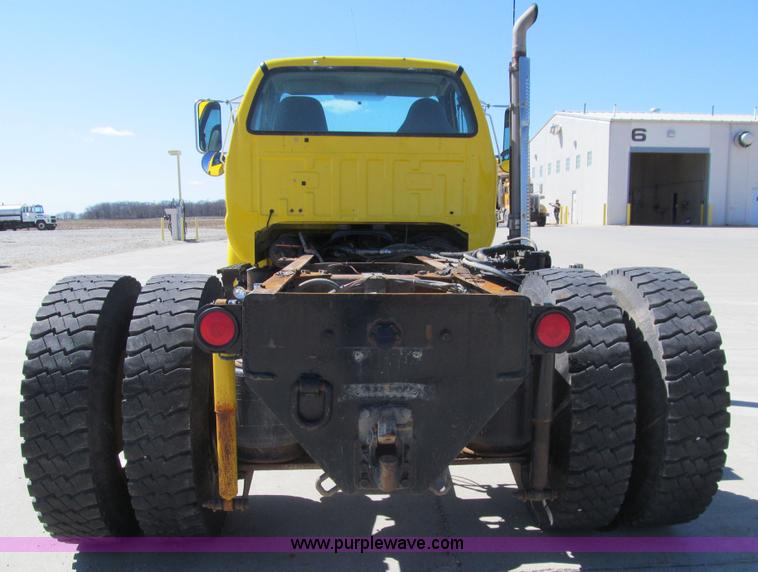 image for item K5558 2007 Ford F750 Super Duty truck cab and chassis