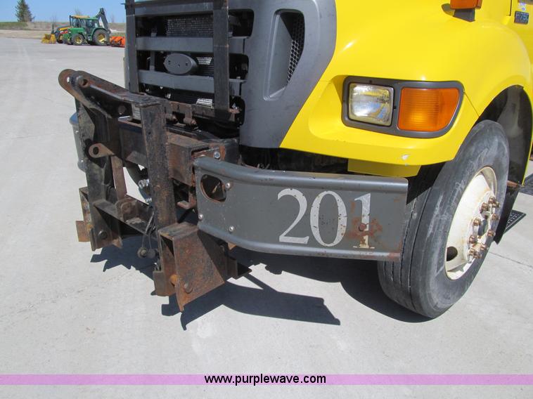 image for item K5558 2007 Ford F750 Super Duty truck cab and chassis