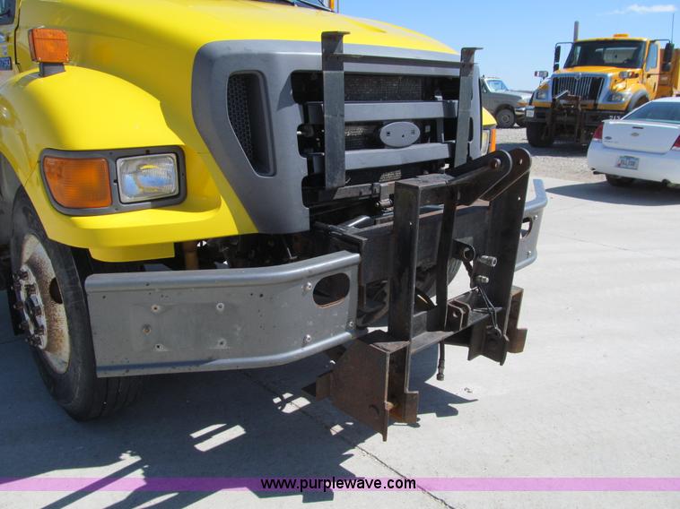 image for item K5558 2007 Ford F750 Super Duty truck cab and chassis