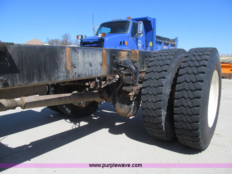 image for item K5558 2007 Ford F750 Super Duty truck cab and chassis