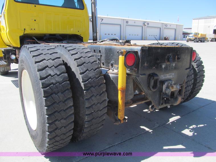 image for item K5558 2007 Ford F750 Super Duty truck cab and chassis