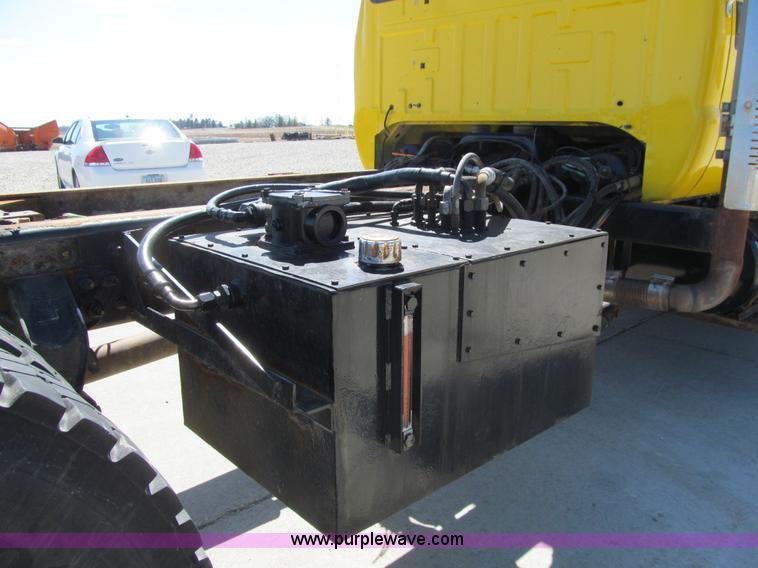 image for item K5558 2007 Ford F750 Super Duty truck cab and chassis