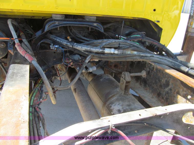 image for item K5558 2007 Ford F750 Super Duty truck cab and chassis