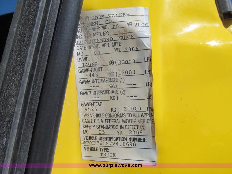 image for item K5558 2007 Ford F750 Super Duty truck cab and chassis