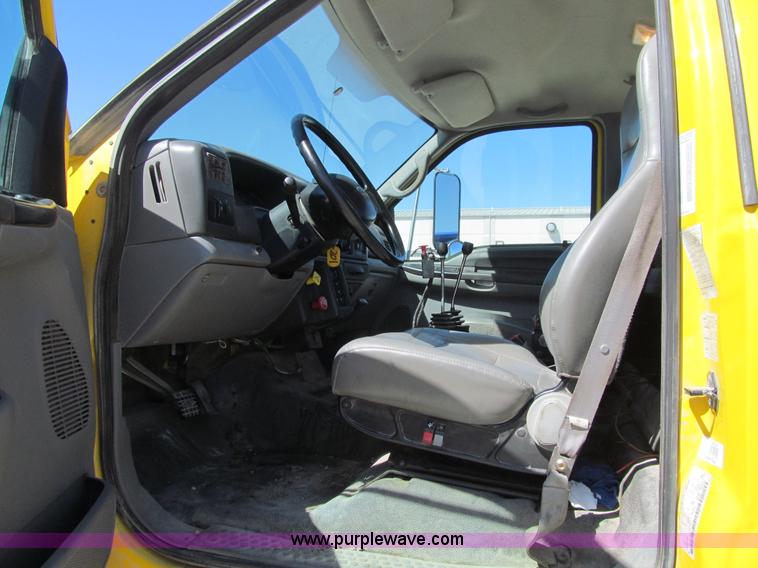 image for item K5558 2007 Ford F750 Super Duty truck cab and chassis