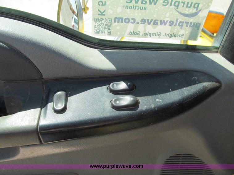 image for item K5558 2007 Ford F750 Super Duty truck cab and chassis