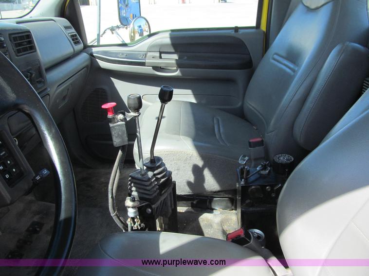 image for item K5558 2007 Ford F750 Super Duty truck cab and chassis