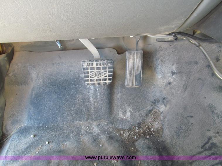 image for item K5558 2007 Ford F750 Super Duty truck cab and chassis