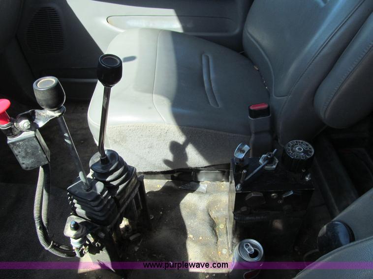 image for item K5558 2007 Ford F750 Super Duty truck cab and chassis