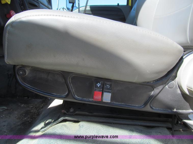 image for item K5558 2007 Ford F750 Super Duty truck cab and chassis