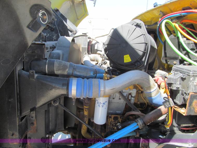 image for item K5558 2007 Ford F750 Super Duty truck cab and chassis