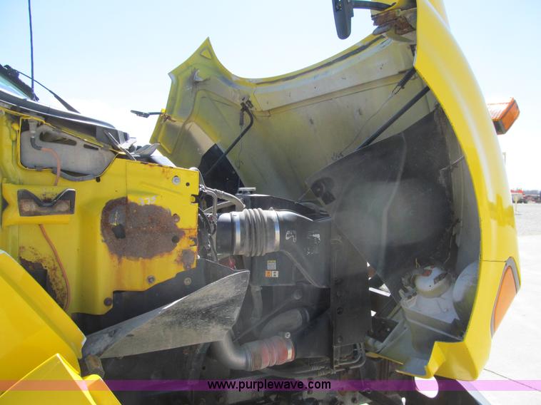 image for item K5558 2007 Ford F750 Super Duty truck cab and chassis