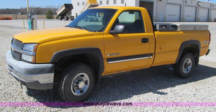 image for item K5559 2003 Chevrolet Silverado 2500HD LS pickup truck