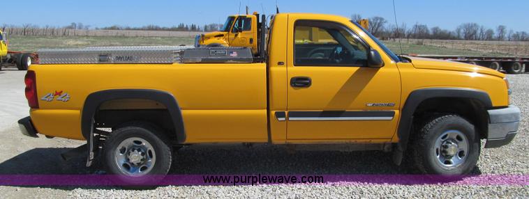 image for item K5559 2003 Chevrolet Silverado 2500HD LS pickup truck