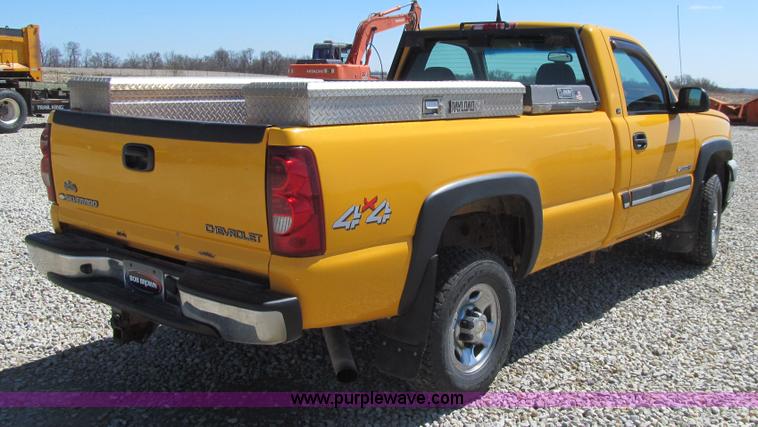 image for item K5559 2003 Chevrolet Silverado 2500HD LS pickup truck