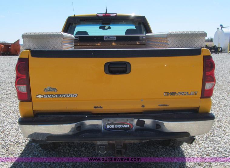 image for item K5559 2003 Chevrolet Silverado 2500HD LS pickup truck