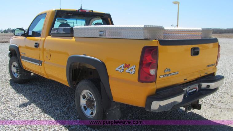 image for item K5559 2003 Chevrolet Silverado 2500HD LS pickup truck