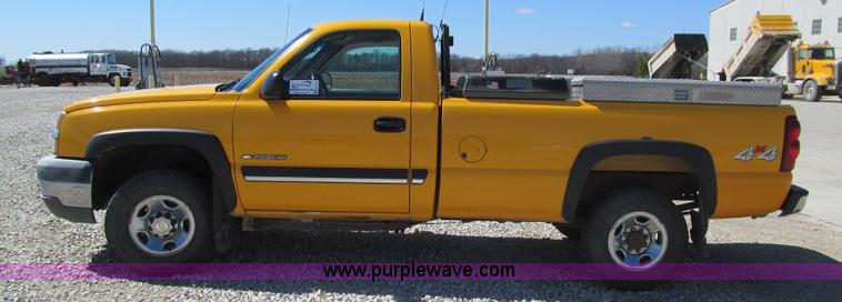 image for item K5559 2003 Chevrolet Silverado 2500HD LS pickup truck