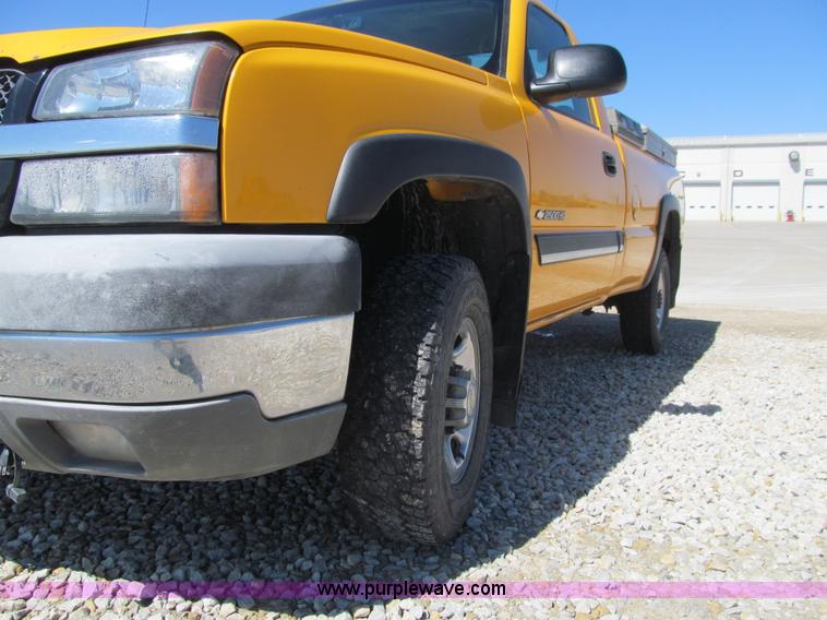 image for item K5559 2003 Chevrolet Silverado 2500HD LS pickup truck