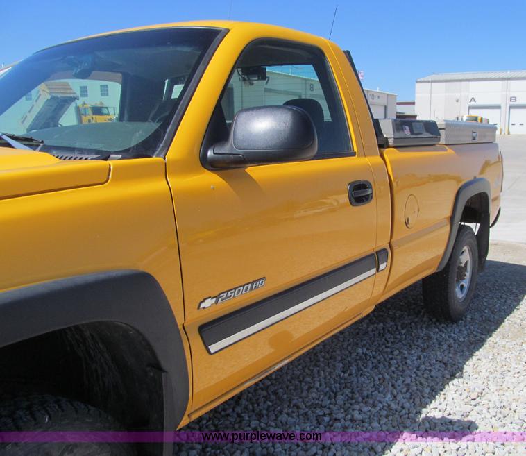 image for item K5559 2003 Chevrolet Silverado 2500HD LS pickup truck