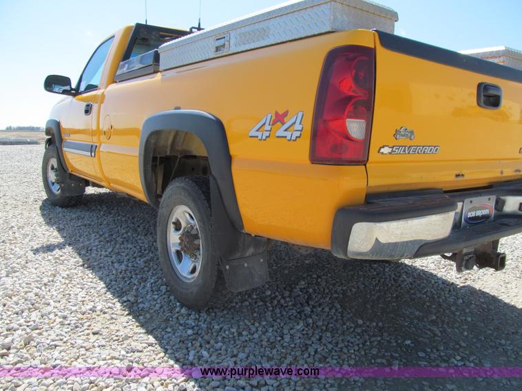 image for item K5559 2003 Chevrolet Silverado 2500HD LS pickup truck