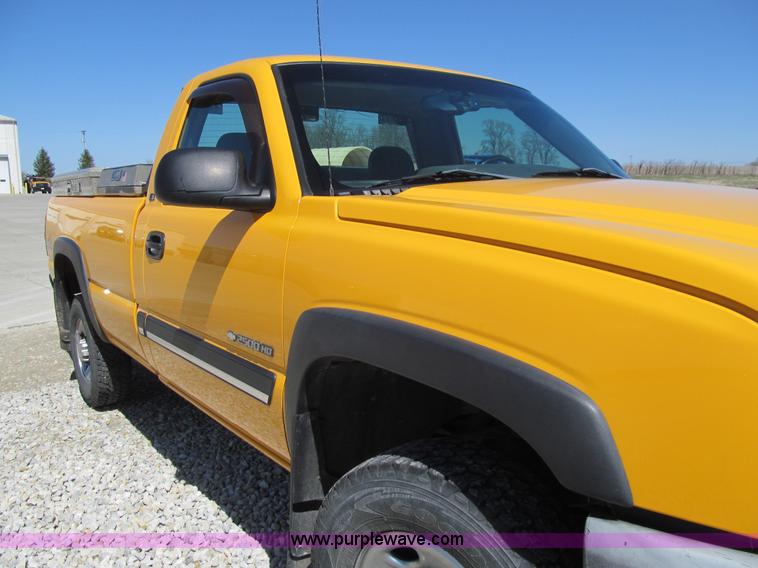 image for item K5559 2003 Chevrolet Silverado 2500HD LS pickup truck
