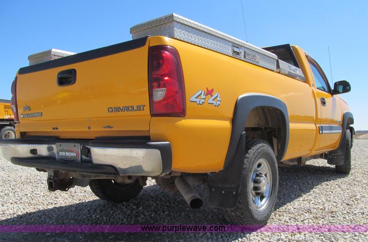 image for item K5559 2003 Chevrolet Silverado 2500HD LS pickup truck