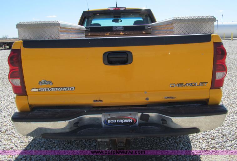 image for item K5559 2003 Chevrolet Silverado 2500HD LS pickup truck