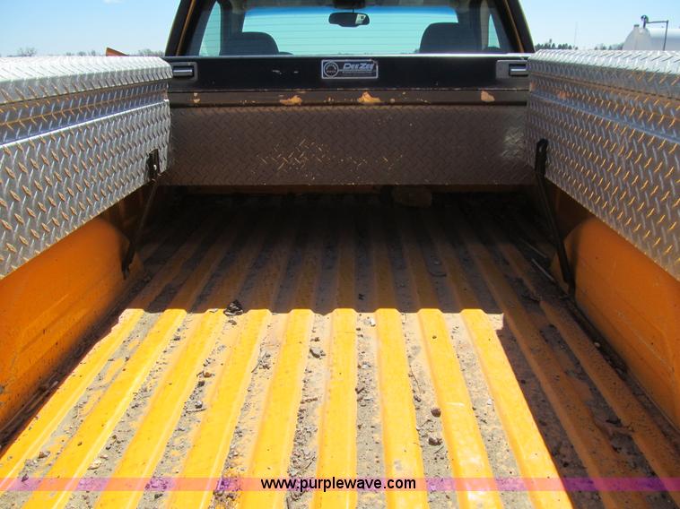 image for item K5559 2003 Chevrolet Silverado 2500HD LS pickup truck