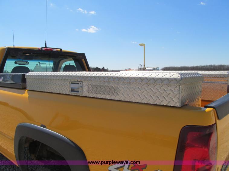 image for item K5559 2003 Chevrolet Silverado 2500HD LS pickup truck