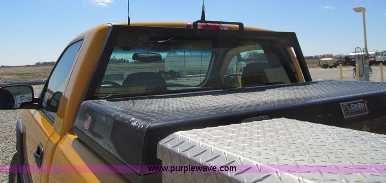 image for item K5559 2003 Chevrolet Silverado 2500HD LS pickup truck