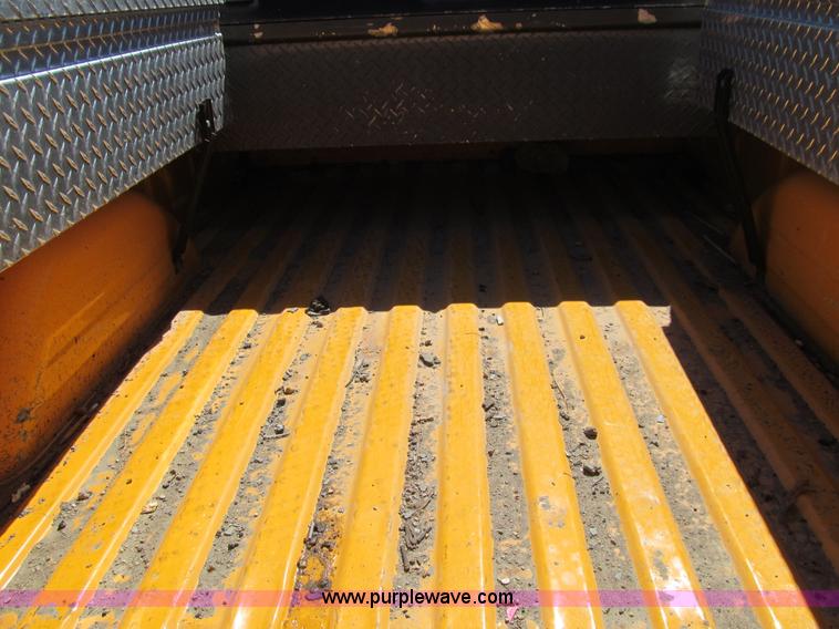 image for item K5559 2003 Chevrolet Silverado 2500HD LS pickup truck