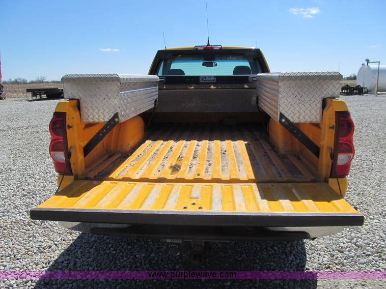 image for item K5559 2003 Chevrolet Silverado 2500HD LS pickup truck