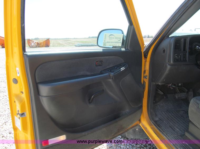 image for item K5559 2003 Chevrolet Silverado 2500HD LS pickup truck