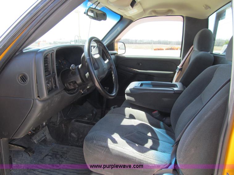 image for item K5559 2003 Chevrolet Silverado 2500HD LS pickup truck