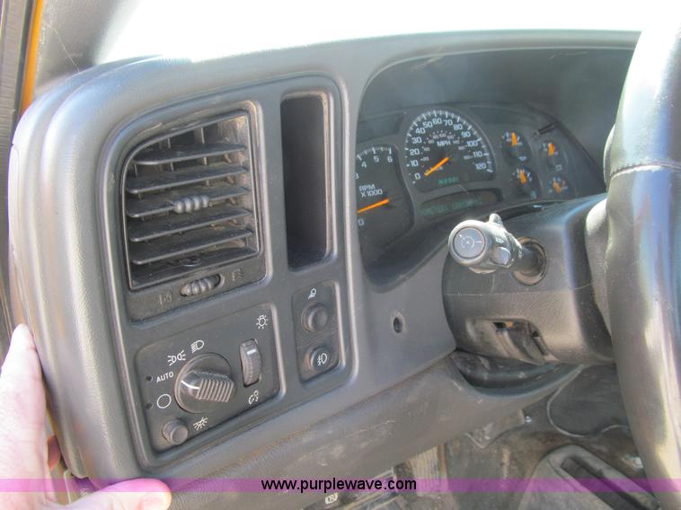 image for item K5559 2003 Chevrolet Silverado 2500HD LS pickup truck