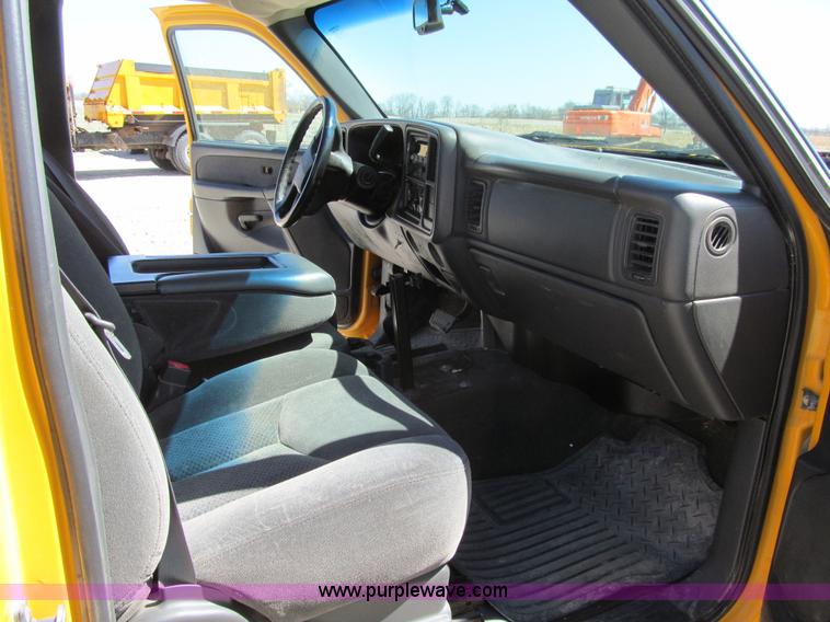 image for item K5559 2003 Chevrolet Silverado 2500HD LS pickup truck