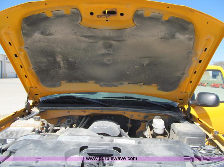 image for item K5559 2003 Chevrolet Silverado 2500HD LS pickup truck