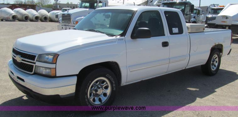 image for item K5621 2006 Chevrolet Silverado 1500 LT Ext. Cab pickup truck