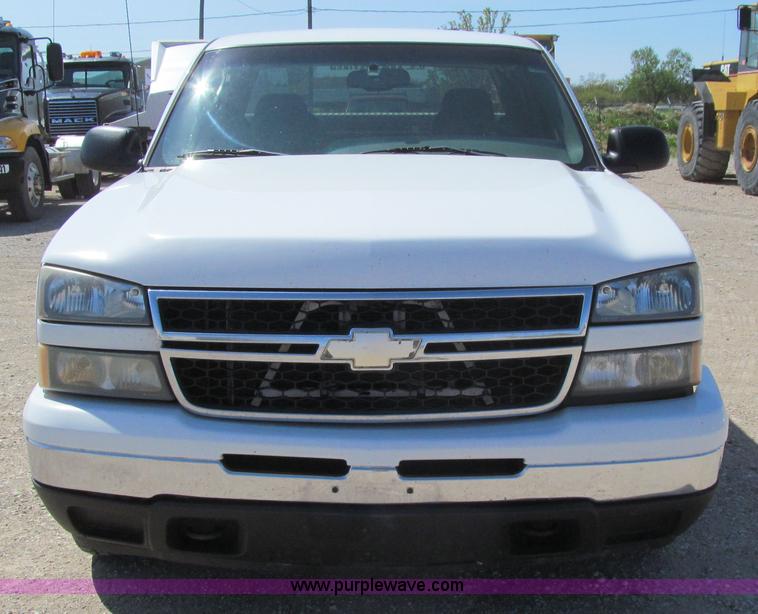 image for item K5621 2006 Chevrolet Silverado 1500 LT Ext. Cab pickup truck